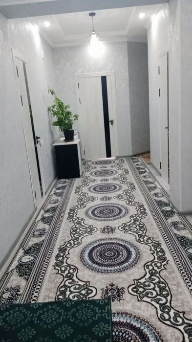 Навастройка дом сотилади
5- этаж
3 хонали 
Уйдаги хамма