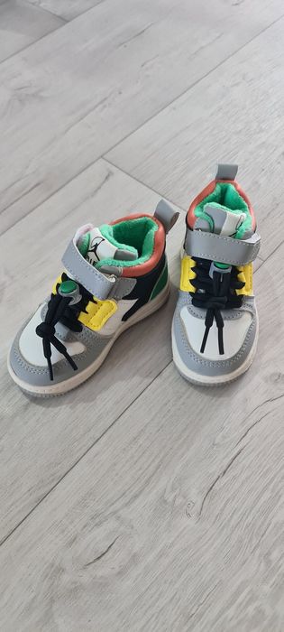 Продам детскую обувь