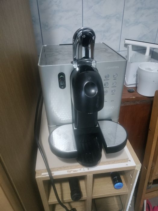 Espressor cafea DeLonghi cu capsule Nespresso