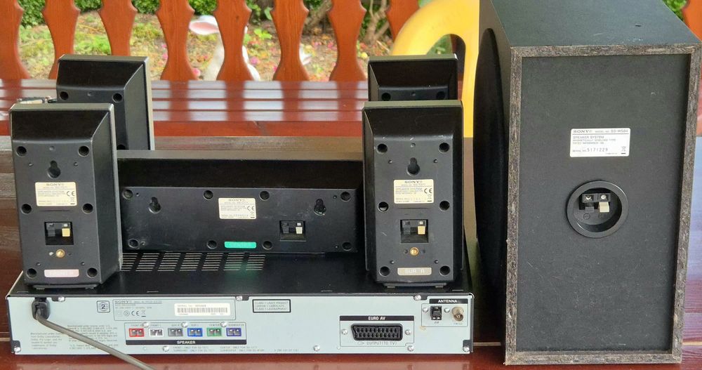 Система за домашно кино Sony DAV-DZ230 (5.1) – Пълен комплект