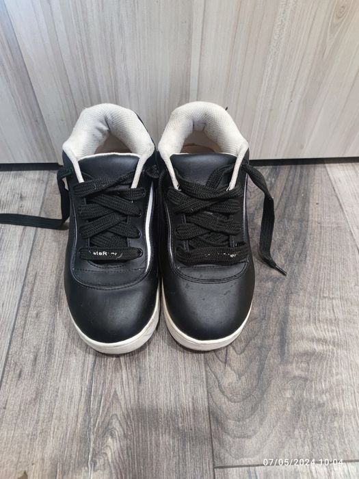 Маратонки тип кънки