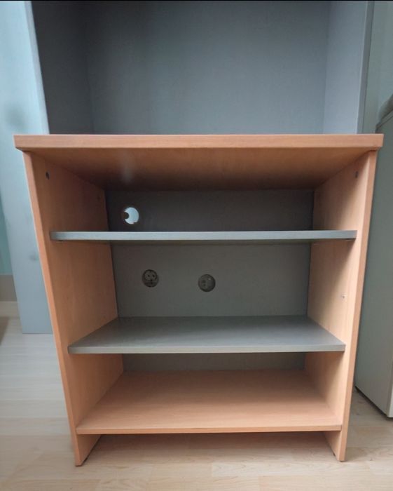 Продавам секция  в два цвята за 300лв