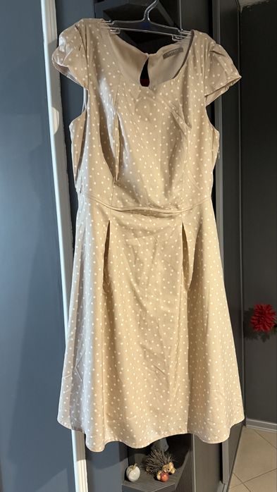 Червена, черна, бяла, синя, бежава, кафява рокля