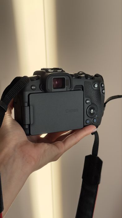 Продам Canon EOS RP