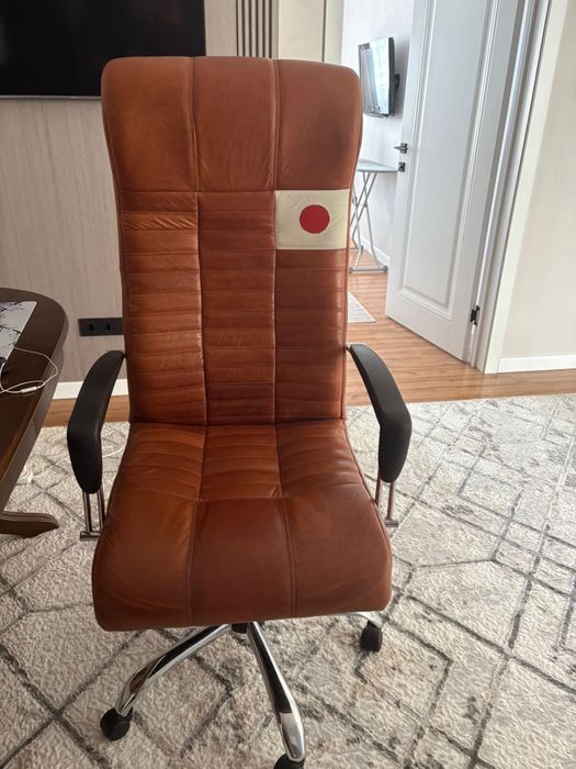 Продам кожанное компьютерное кресло