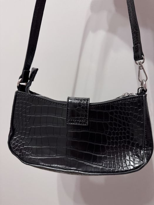 Малка черна чанта Bershka