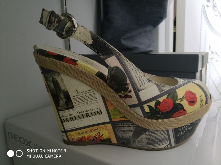 Босоножки женские