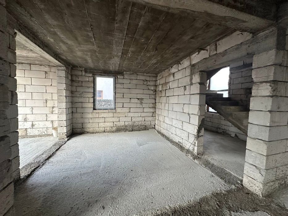Jumătate de duplex / Duplex întreg la roșu in Săsar, Baia Mare