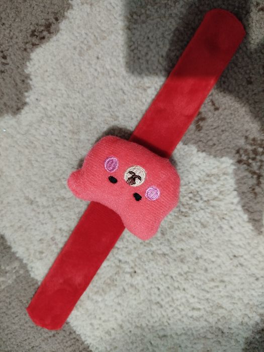 Игрушки детские на кисти.