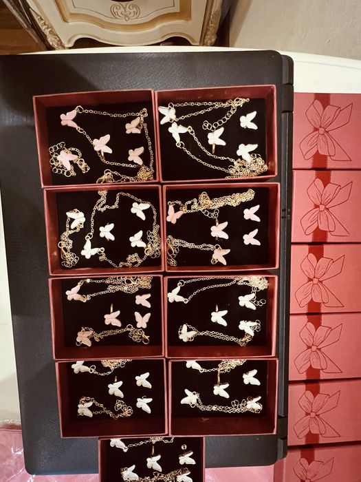 Цепочка, кольцо, серьги,, и браслет