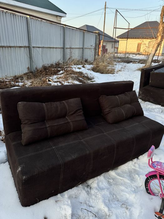 Продам диваны для бизнеса и столы под ним