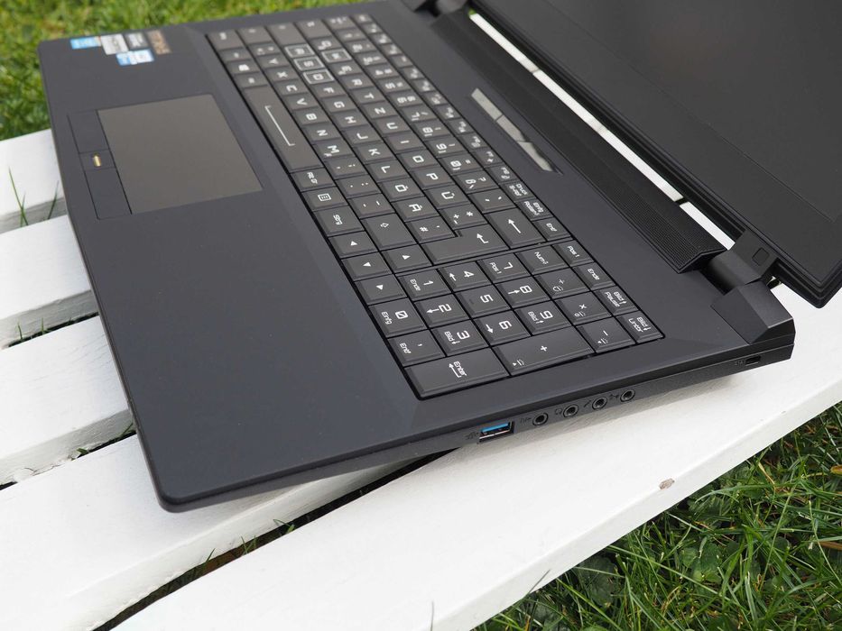 Laptop Gaming Clevo P751DM-G - Desktop Replacement (i7-6700K, GTX 980M 8GB, 32GB RAM, 4K)