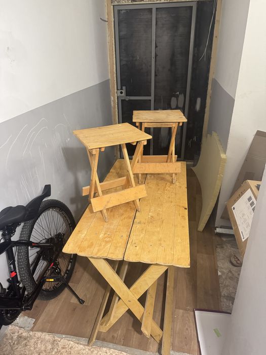 Складной стол со стульями