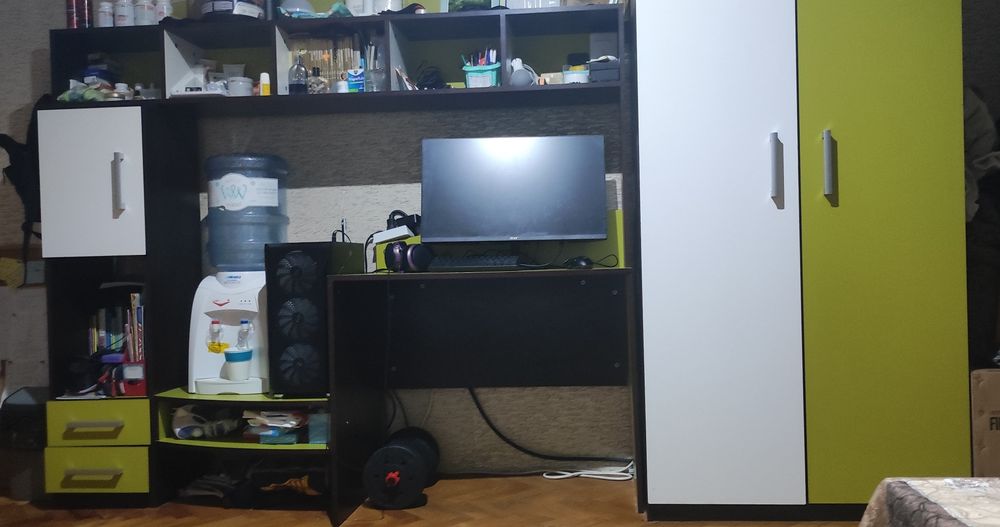 Комплект от ъглови легла, гардероб и бюро със секция.