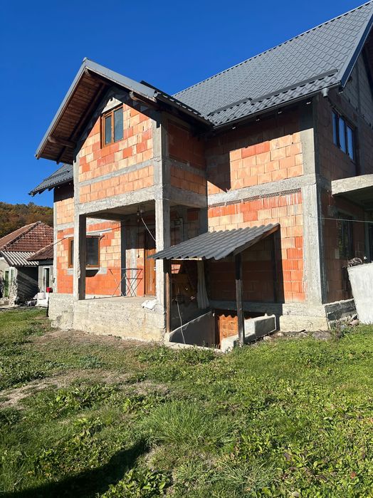 Casă bătrânească + casă nouă la roșu, teren 6.900 mp – Cotmeana, Argeș