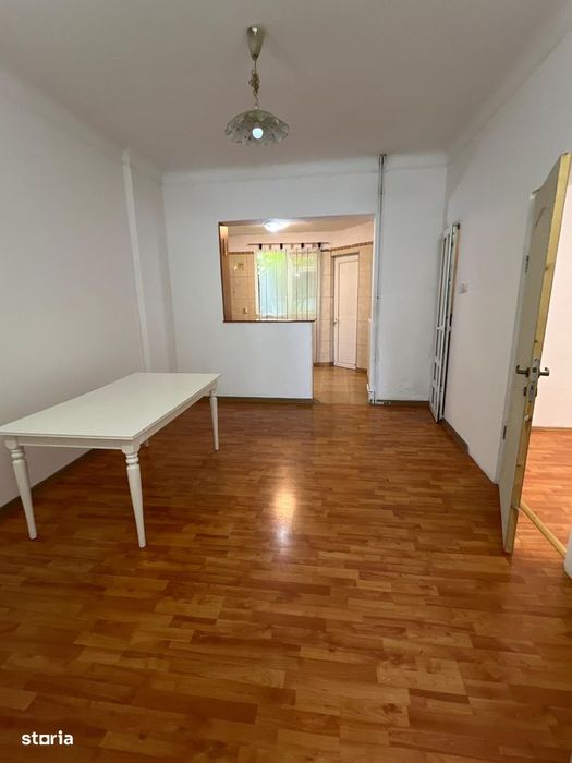 Calarasilor- Piata Muncii, vila 8 camere singur curte si teren 197 mp,