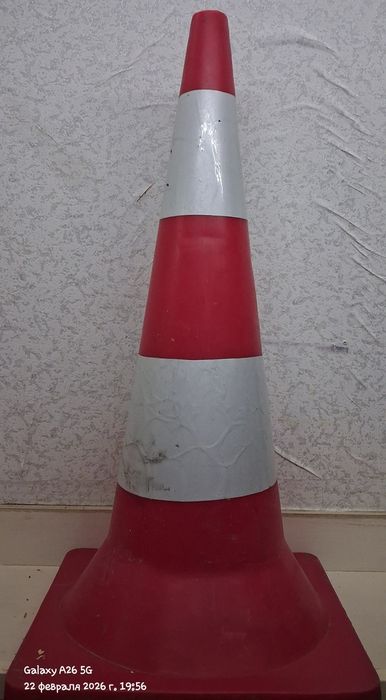 знаки дорожные, конусы