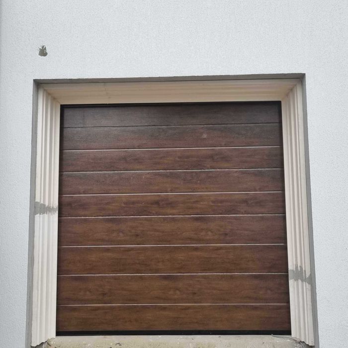 Usi de garaj rezidentiale sau industriale