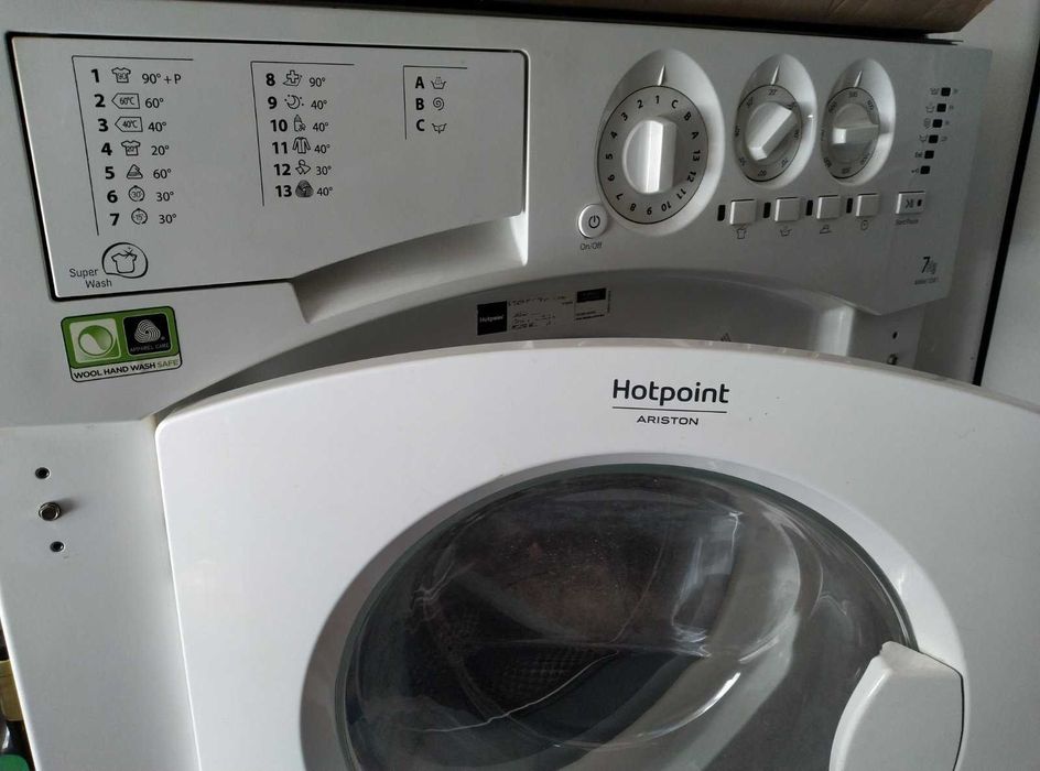 Пералня за вграждане Hotpoint Ariston AWM 1081