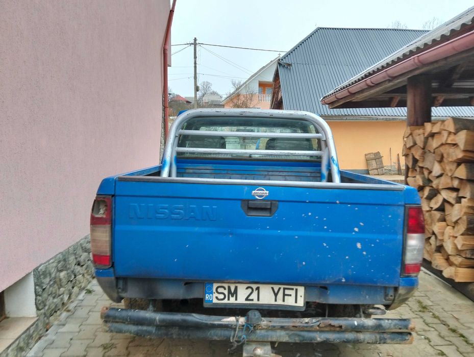 Vând schimb Nissan navara