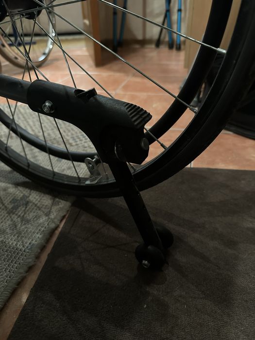 инвалидная коляска