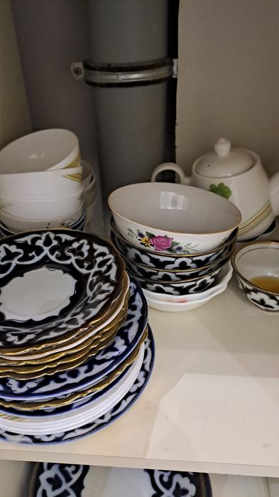 Кухонний посуда сотилади.  Коса 10000 сум,  пиела 5000 сум.