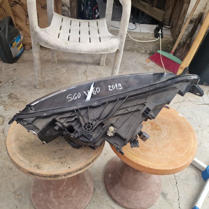 Volvo S60 V60 2019 ляв фар 2бр