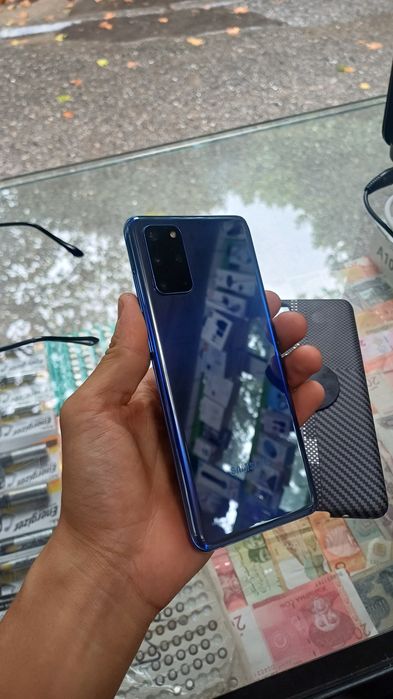 Samsung S20 plus 5g 12/256 230$