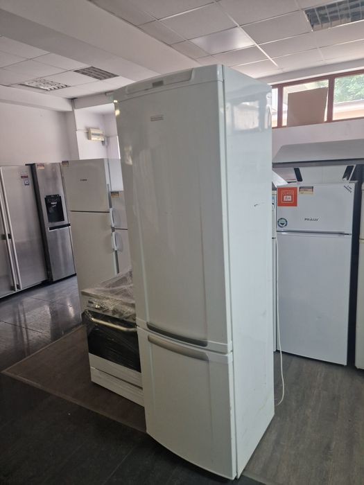 Хладилник с фризер Electrolux A+ 200 см