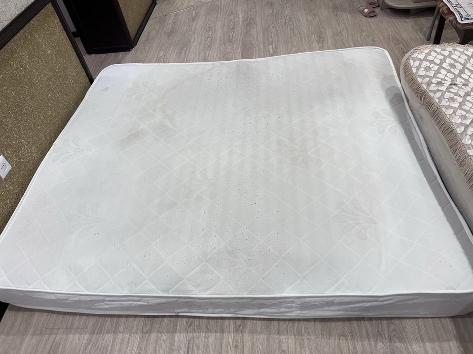 Матрас на двухспалку, б/у, отдадим бесплатно, самовывоз,  2х1,8 м.