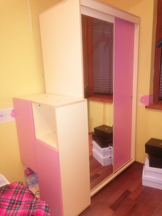 Мебели за момиче в розово и жълто