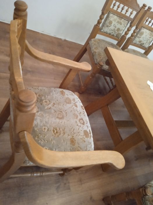 Masa cu 6 scaune din lemn masiv