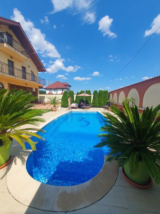 Ofer catre inchiriat pe termen lung, vila de lux in cartier Trivale.