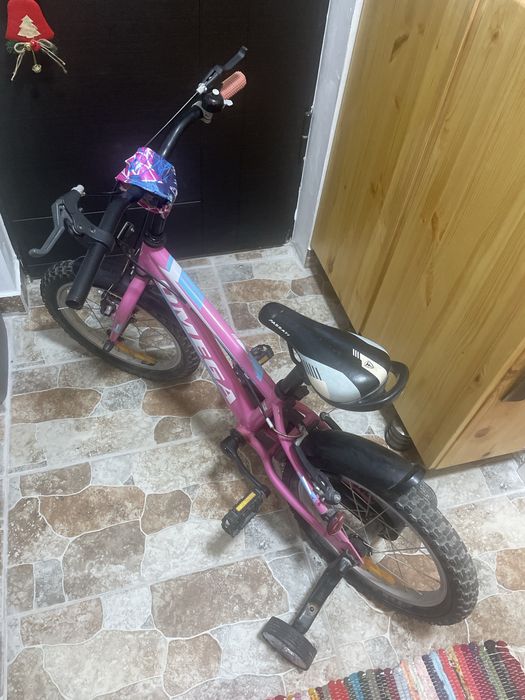 Bicicletă copii 14–16” pentru fete, cu roți ajutătoare – stare bună