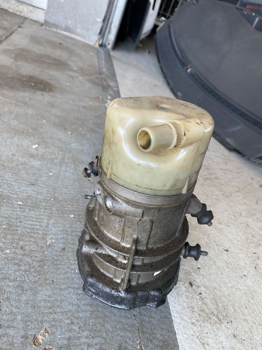 Pompa servodirectie VOLVO XC60 V60 S80 XC70 V70 S60 31329145 36050681