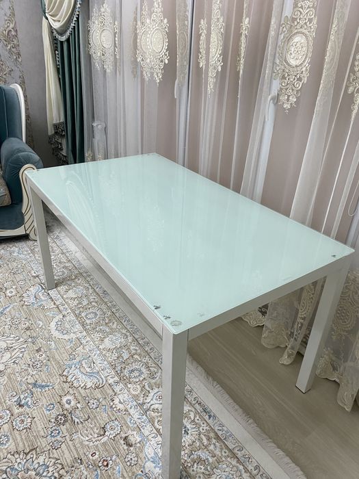 Продам обеденный стол