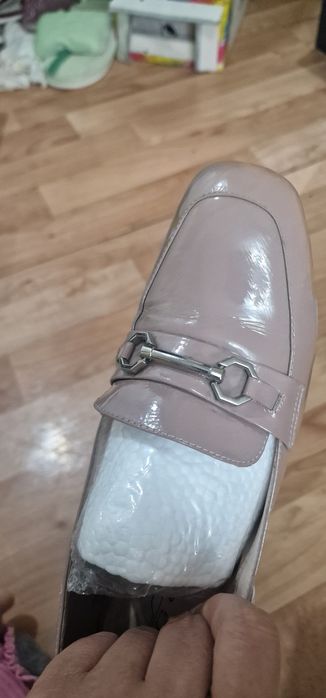 Продам женские туфли