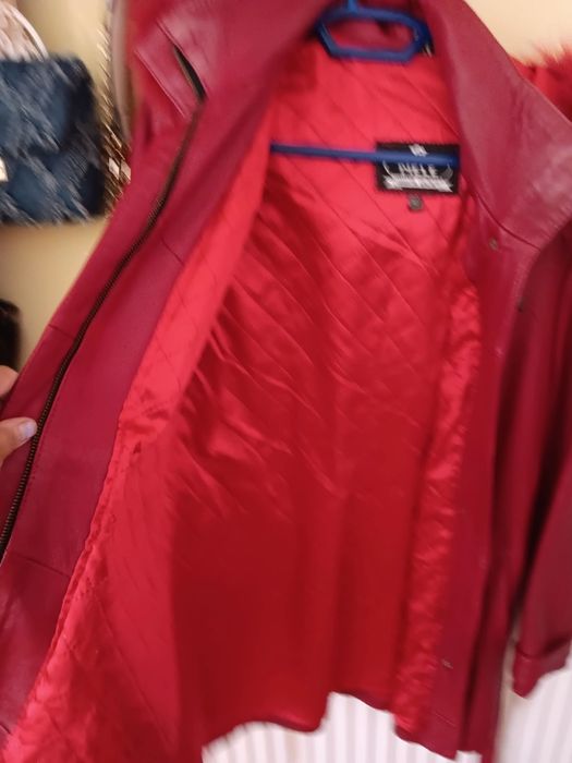 Geaca damă din piele naturala, culoare roșie!
