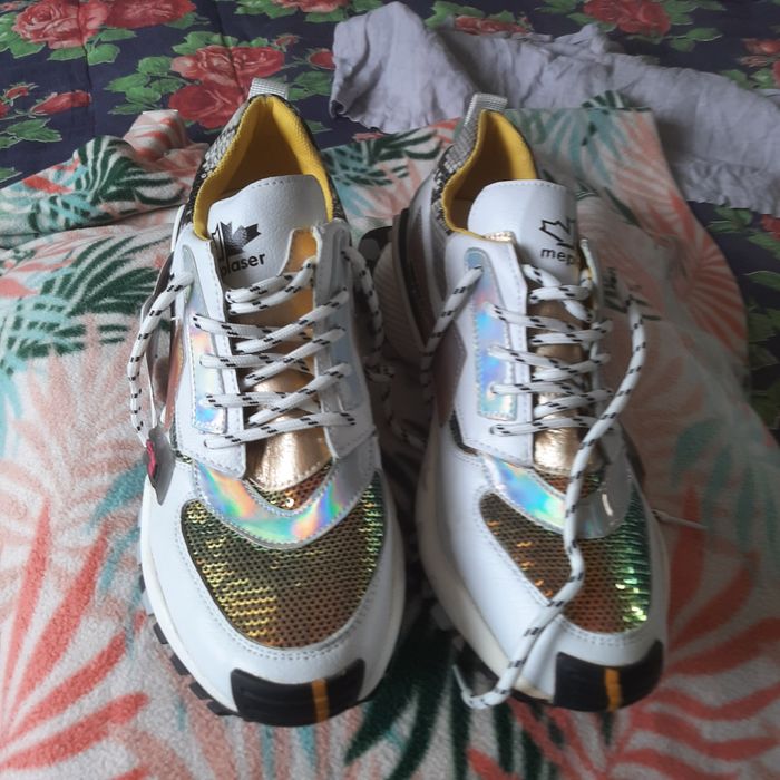 Продам новые красивые кроссовки Guga