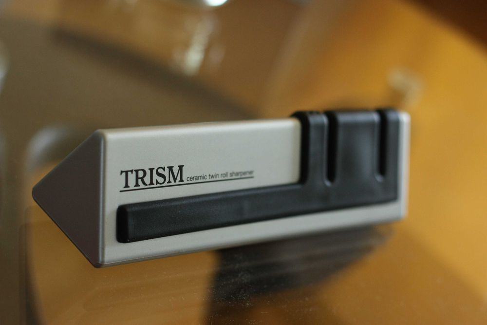 Tojiro TRISM — керамично точило с двойна ролка