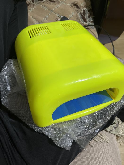Продам маникюрную UV лампу