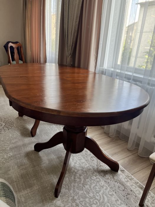 Стол для гостинной