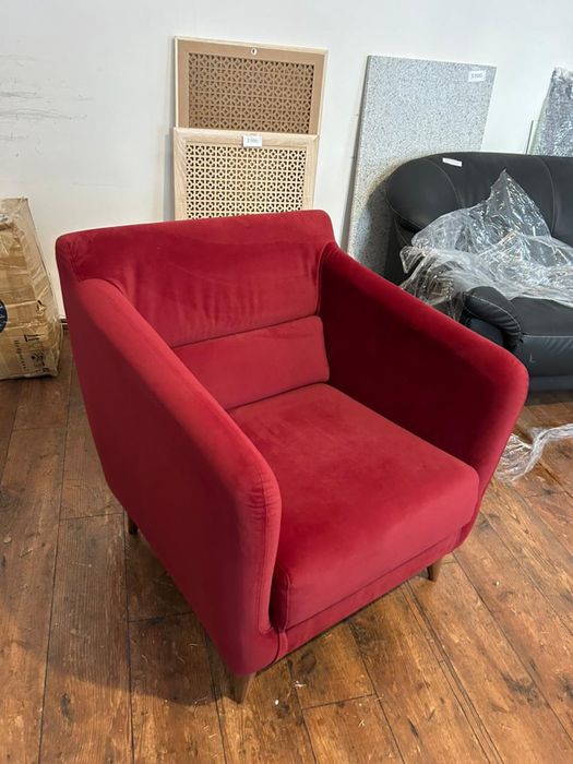 Кресло красное, новое