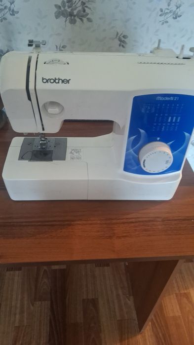Машинка швейная  электро.