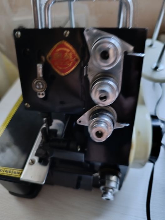 Оверлок четырех ниточный