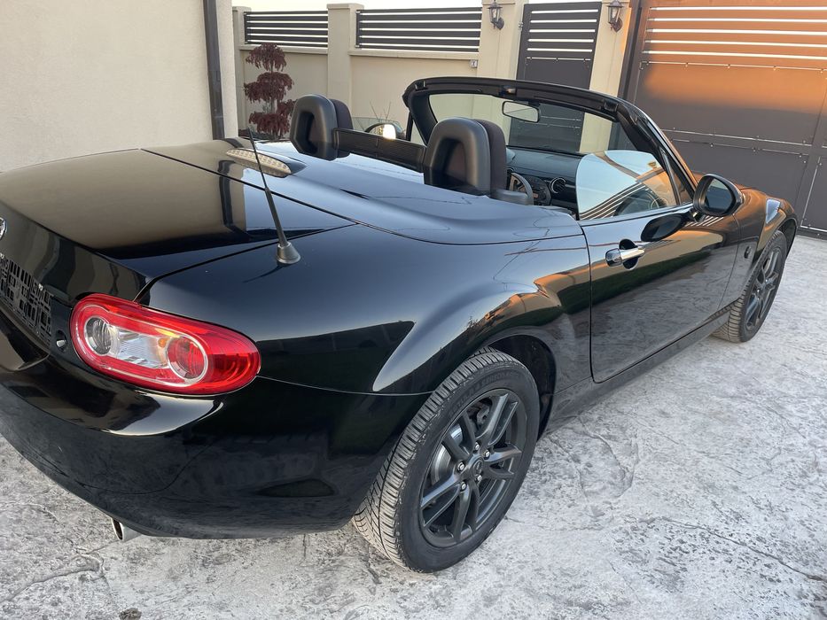 Mazda Mx-5 Miata model NC hardtop-electric