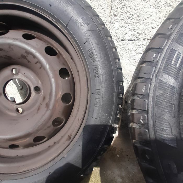 Vand 4 roti cu cauciucuri marimea  185/60/14