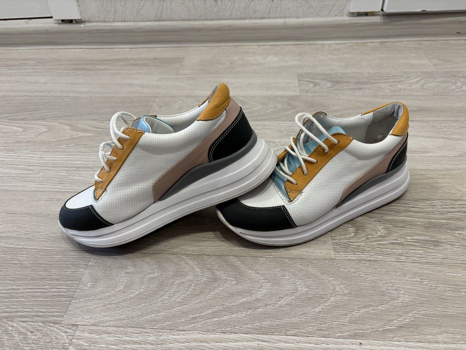 Кроссовки летние