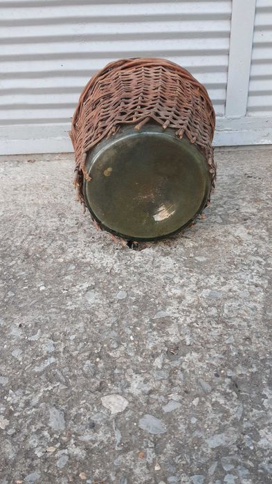 Стъклена плетена дамаджана 8 литра