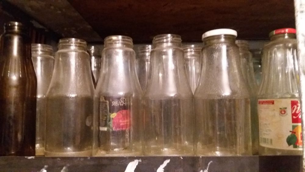 Бутылки 1 л без крышек